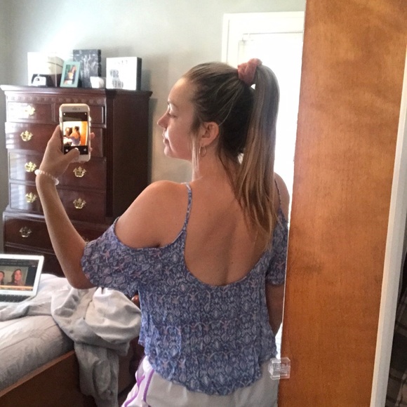 Hollister floral top - Picture 2 of 5